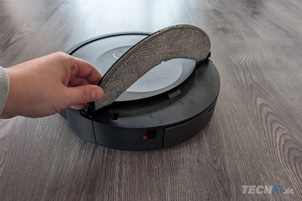 Het dweilpad van de IRobot Roomba Combo 10 Max is verouderd vergeleken met hoe concurrenten dit doen.