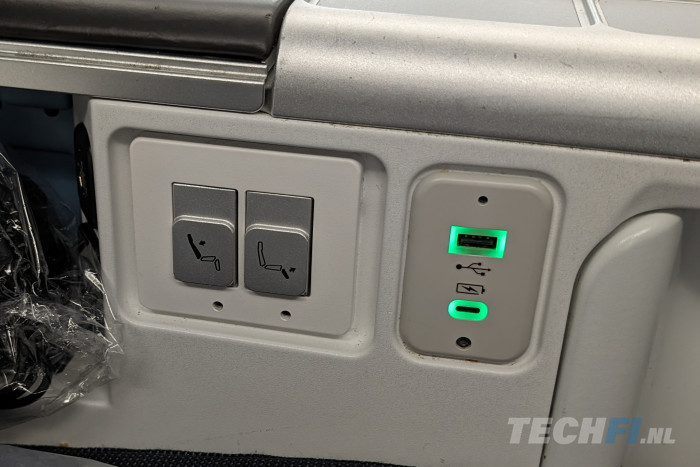 USB-C in KLM Premium Economy 