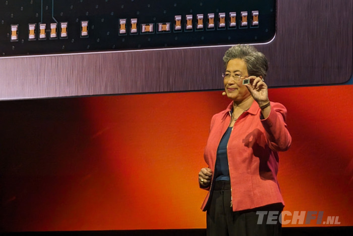 Dr. Lisa Su van AMD toont de nieuwe Ryzen 9000 processor