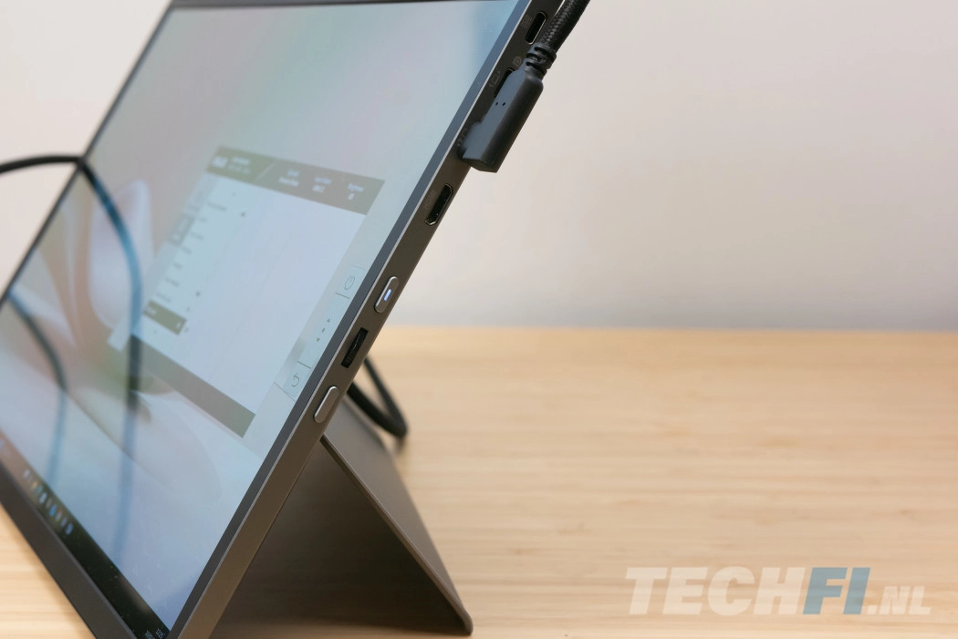 ASUS Zenscreen Duo OLED MQ149CD aansluitingen