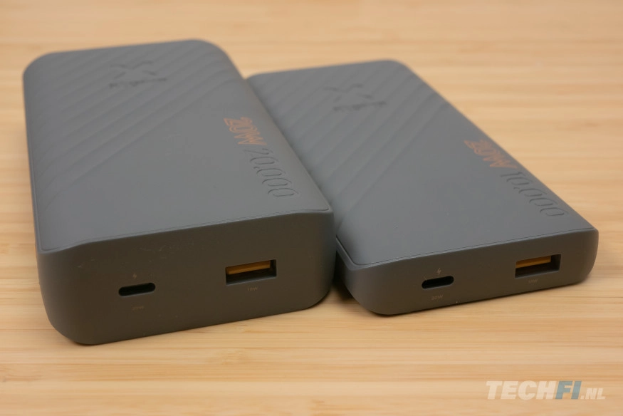 Xtorm Supercharge 20.000 mAh naast de 10.000 mAh