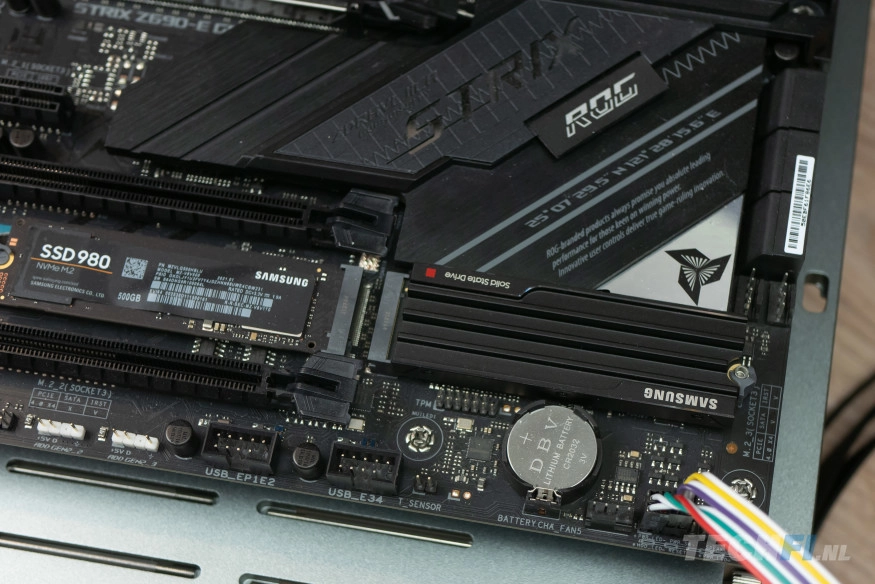 Samsung SSD 9100 Pro met heatsink in een PCI-Express 4.0 m.2 slot