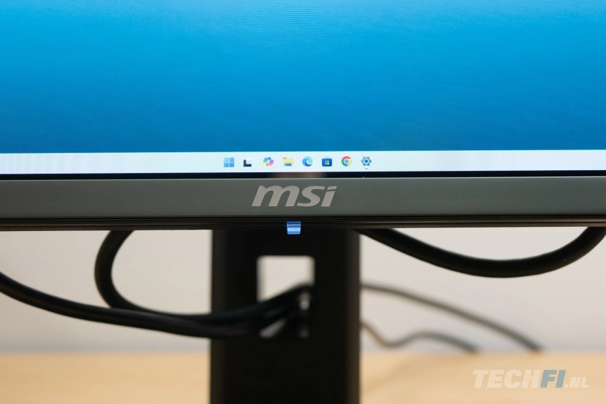 MSI MPG 272URX - logo in onderrand met (uitschakelbare) LED eronder