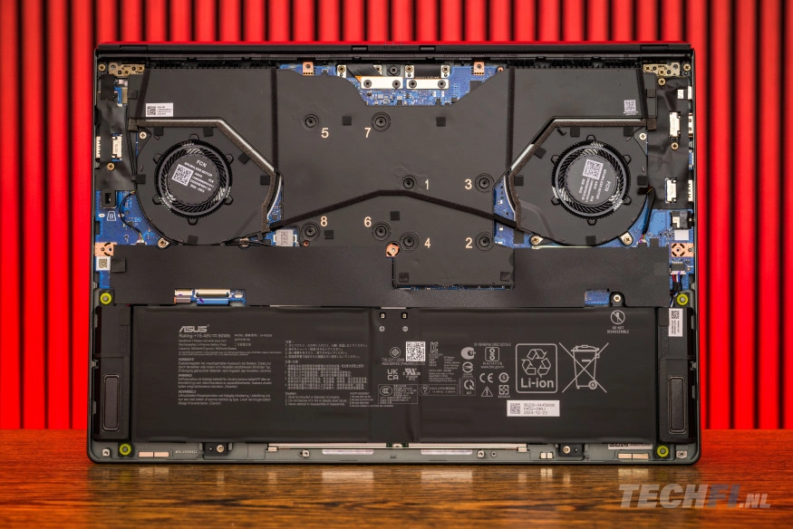ROG Zephyrus G16 (2025)