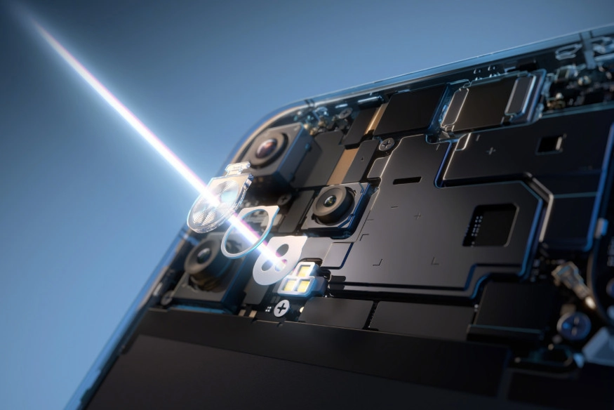 OPPO Reno14 triple flash