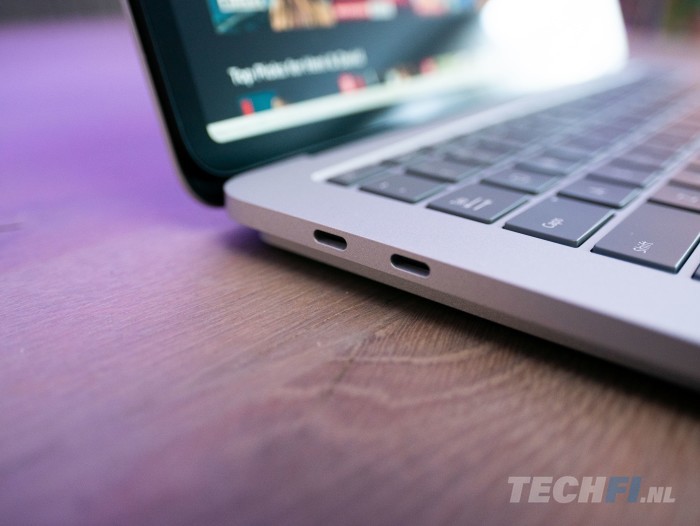 De Microsoft Surface Laptop Studioheeft twee USB-C Thunderbolt 4 aansluitingen.