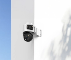 Elke camera heeft drie lenzen. De dubbele 2K-camera kan tot 360 graden draaien en tot 70 graden kantelen.