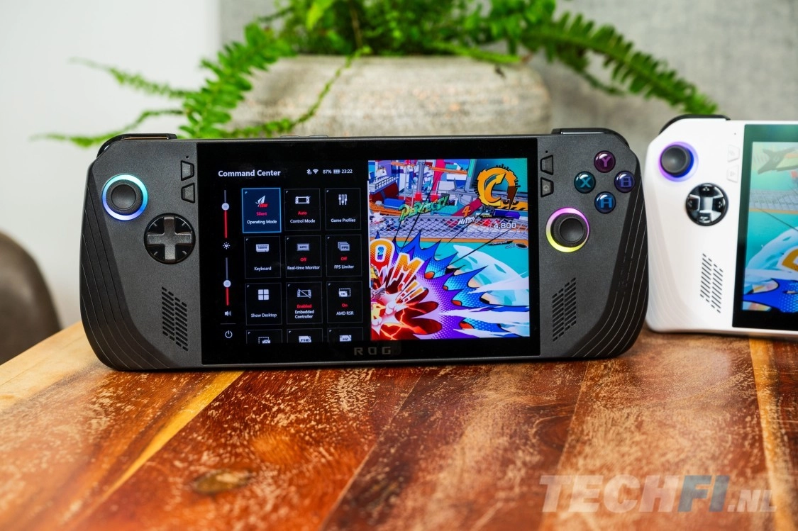De originele ROG Ally X command center + game