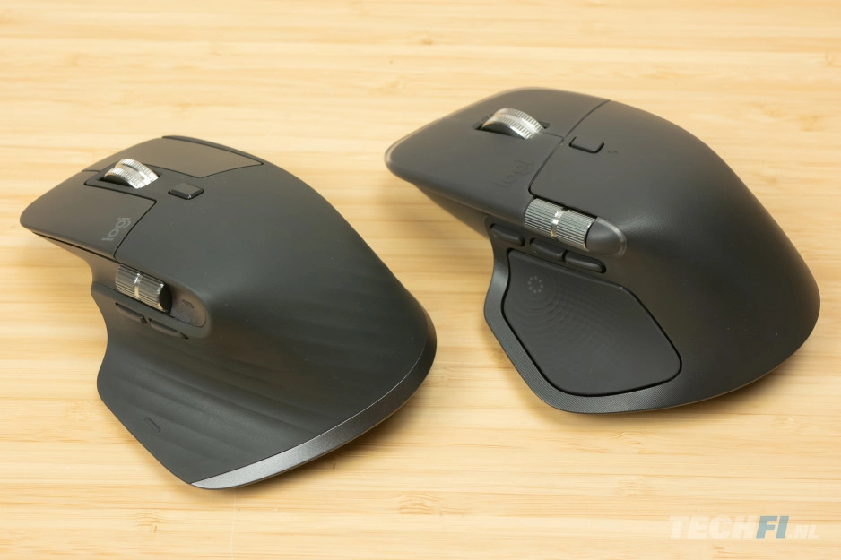 Logitech MX Master 4 naast de MX Master 3S (links)