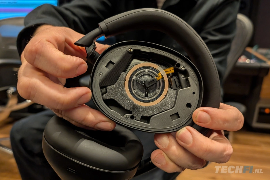 Sony WH-1000XM6 feedback microfoons in de driver