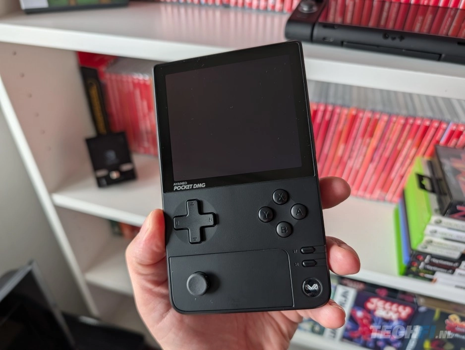 Ayaneo Pocket DMG lijkt op een Game Boy, maar is net zo krachtig als een Nintendo Switch.