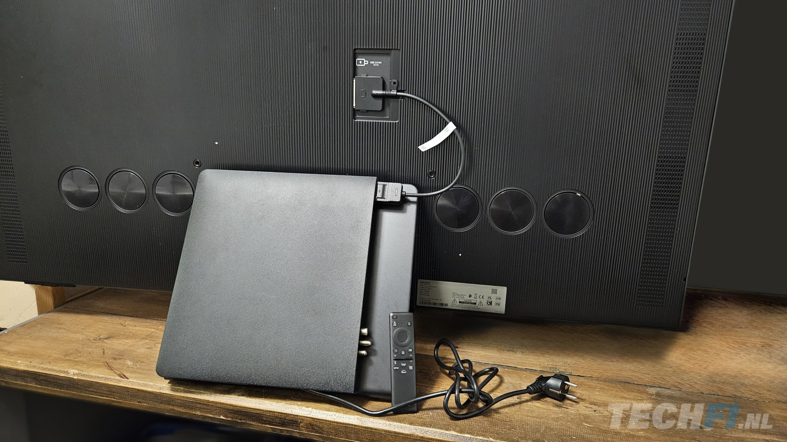 Samsung S95D One Connect Box