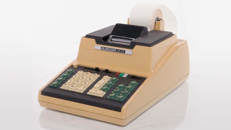 De Busicom 141-PF rekenmachine waarvoor de 4004 processor werd ontworpen.