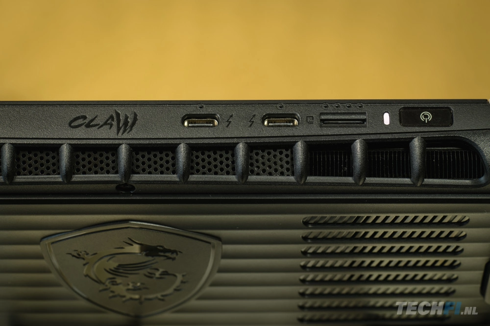 MSI Claw 8 AI+ aansluitingen en power-knop