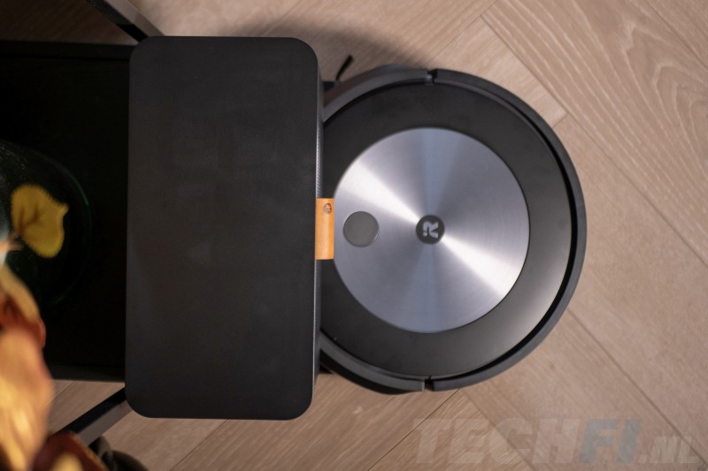 iRobot Roomba j7+ op basisstation