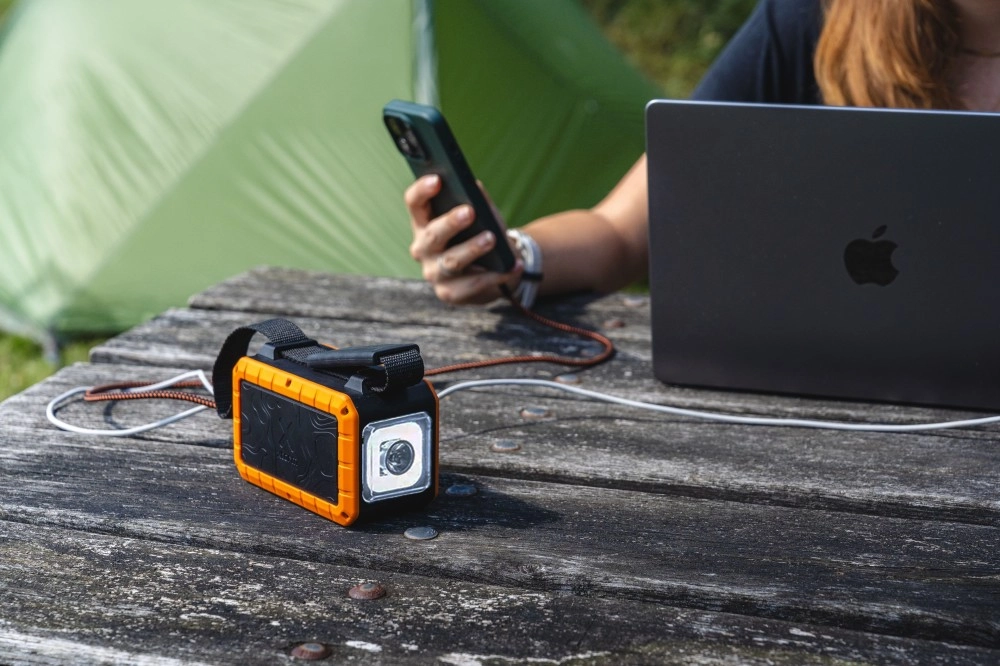 Xtorm XR204 rugged powerbank met zaklamp voor kampeervakanties