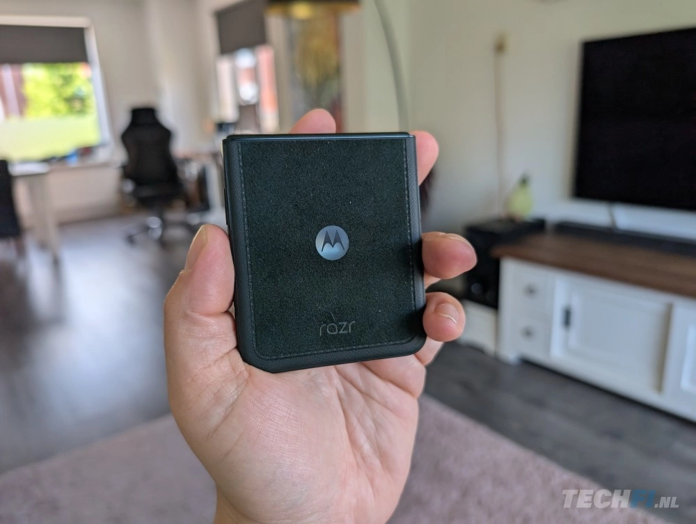 Motorola Razr 60 Ultra achterzijde dichtgeklapt
