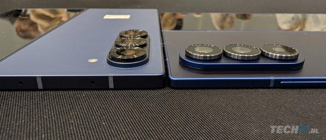 Samsung Galaxy Z Fold 7 (rechts) naast Fold 6, camera eilanden naast elkaar