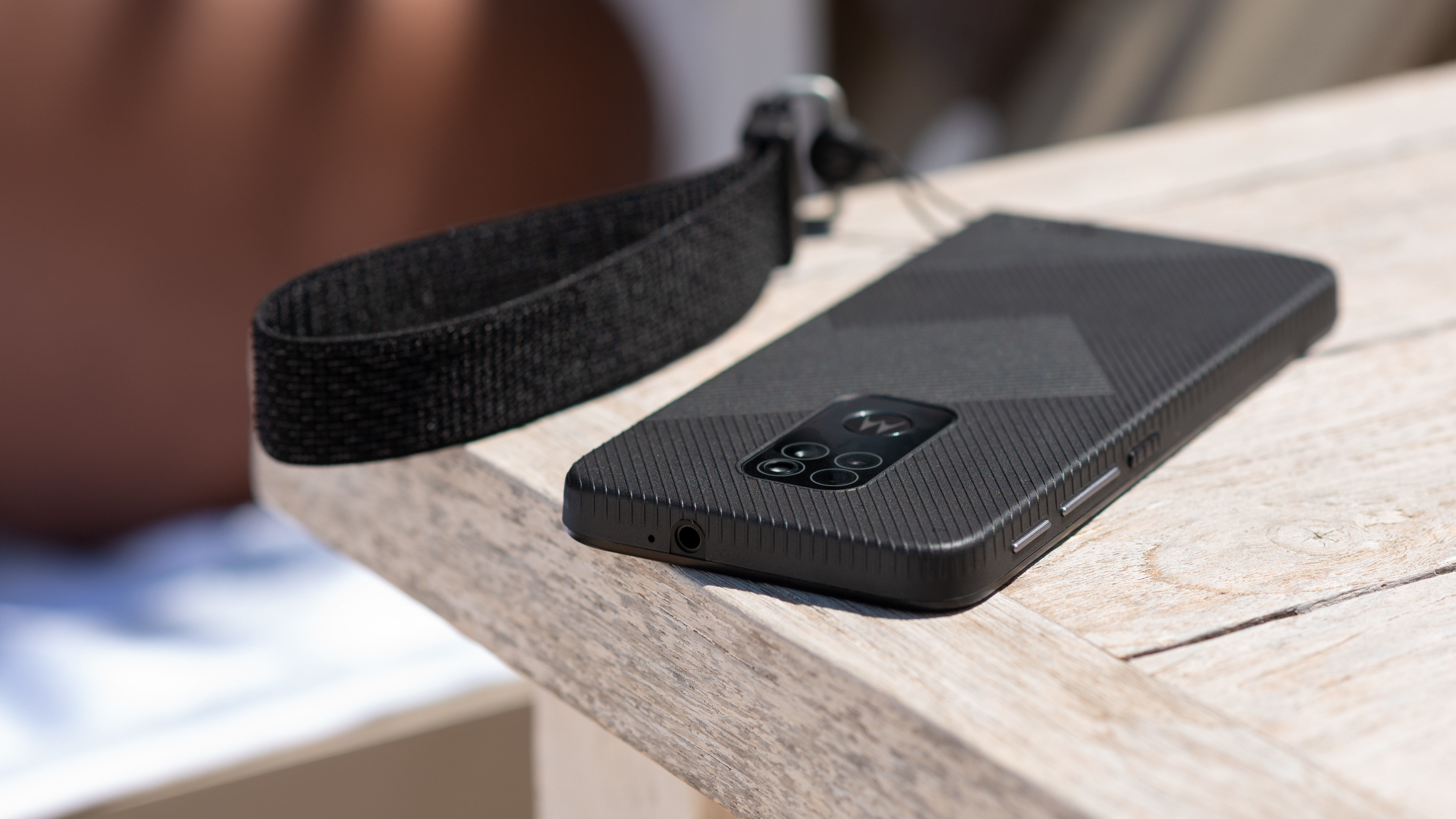 Motorola Bullitt komen met rugged Defy smartphone | TechFi