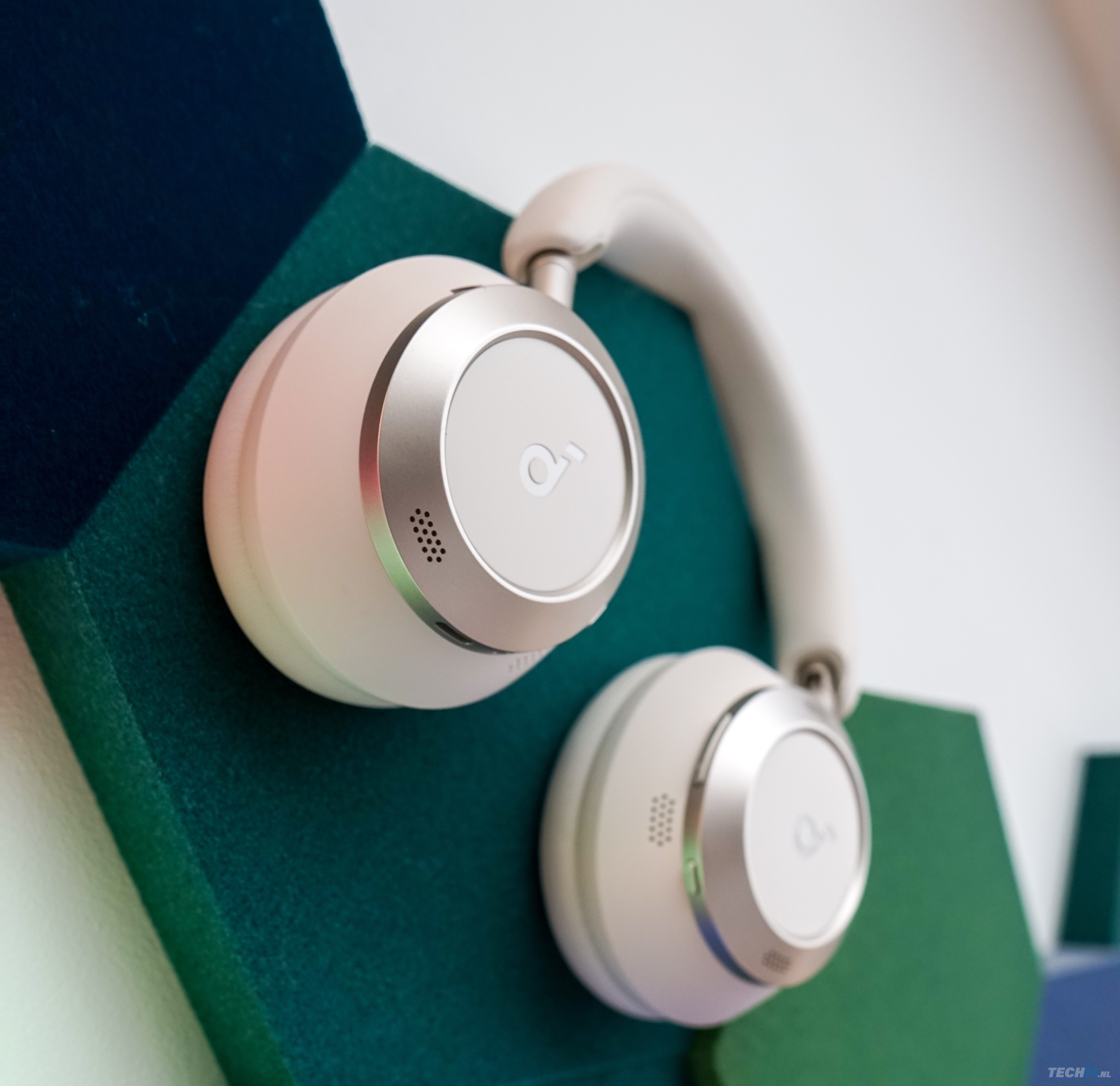 Anker Soundcore Space One Pro ホワイト Amazon.co.jp: Anker Soundcore Space One (Bluetooth 5.3 ワイヤレス