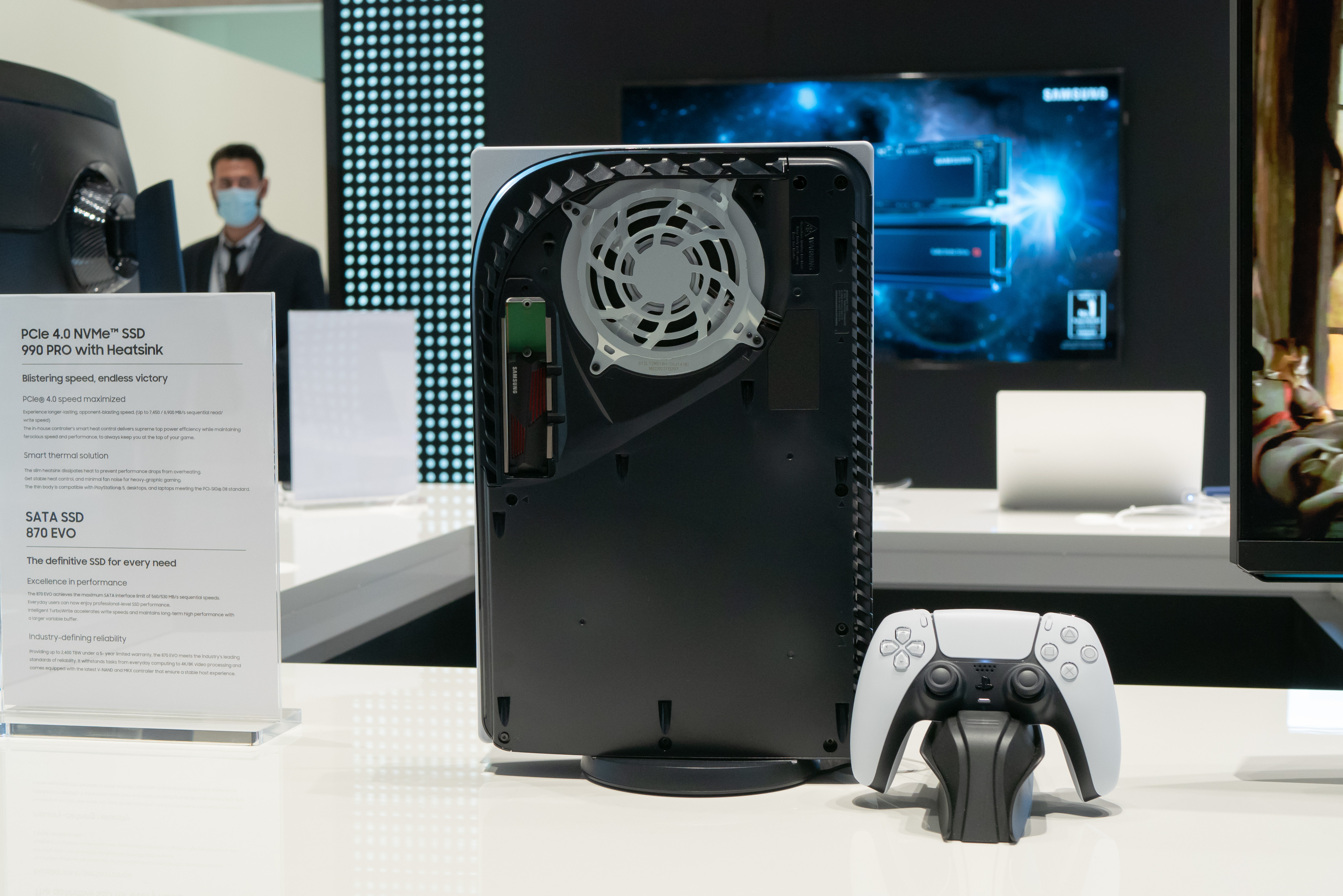 Samsung 990 Pro Heatsink uitvoering past perfect in PS5 | TechFi