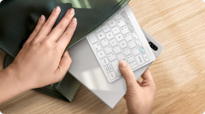 Sneller schrijven op tot drie apparaten: dat belooft de Samsung Smart Keyboard Trio 500
