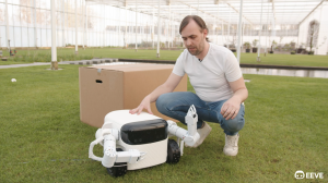 Eeve demonstreert de Willow X, een multifunctionele robot voor huis en tuin