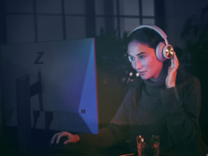 De nieuwe versie van de B&O Beoplay Portal gaming headset werkt ook met PC, PlayStation en mobiele apparaten