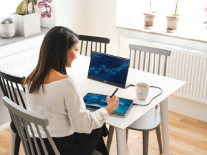 Dell C1422H draagbare monitor moet zich links en rechts van je laptop op z'n gemak voelen