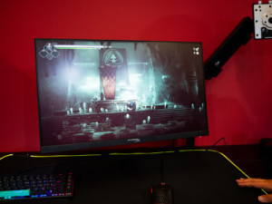 De nieuwe HyperX Armada gaming monitoren moeten ruimte op het bureau vrij maken met een alternatieve voet.