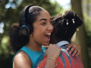 Nieuwe JBL hoofdtelefoons kunnen 4 uur spelen op 5 minuten laadtijd