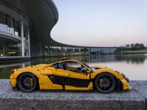 Hybride hypercar die wél bereikbaar is voor techliefhebbers: de Lego Technic McLaren P1