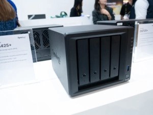 De Synology DS425+ is een toegankelijke 4-bay NAS met 2,5 gigabit netwerk