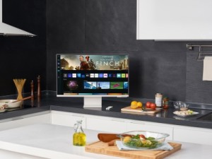 Samsung Smart Monitor M8 is een flinke 4K monitor met ingebouwde Smart TV - of een kleine 4K TV zonder tuner