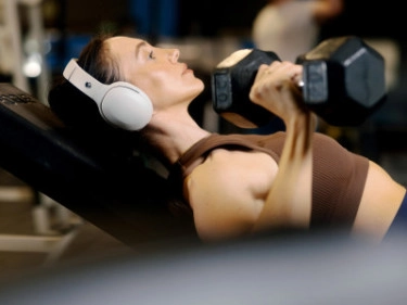 Deze Crusher hoofdtelefoon van Skullcandy is speciaal ontworpen voor sporters