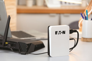 De Eaton 3S Mini UPS is een klein kastje dat je WiFi en andere smart home apparaten moet beschermen tegen stroomuitval