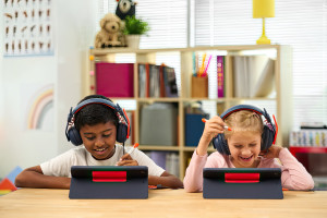 De Logitech Zone Learn zijn robuuste headsets voor kinderen