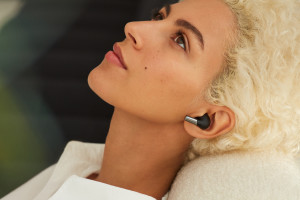 OnePlus Buds Pro true wireless in-ears laden supersnel op met Warp Charge