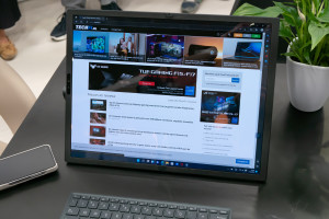 De ASUS Zenbook 17 Fold OLED is de grootste laptop met vouwbaar scherm van dit moment