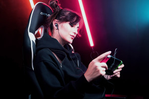 Retro in-ears: Roccat introduceert Syn Buds Core gaming earbuds voor thuis en onderweg
